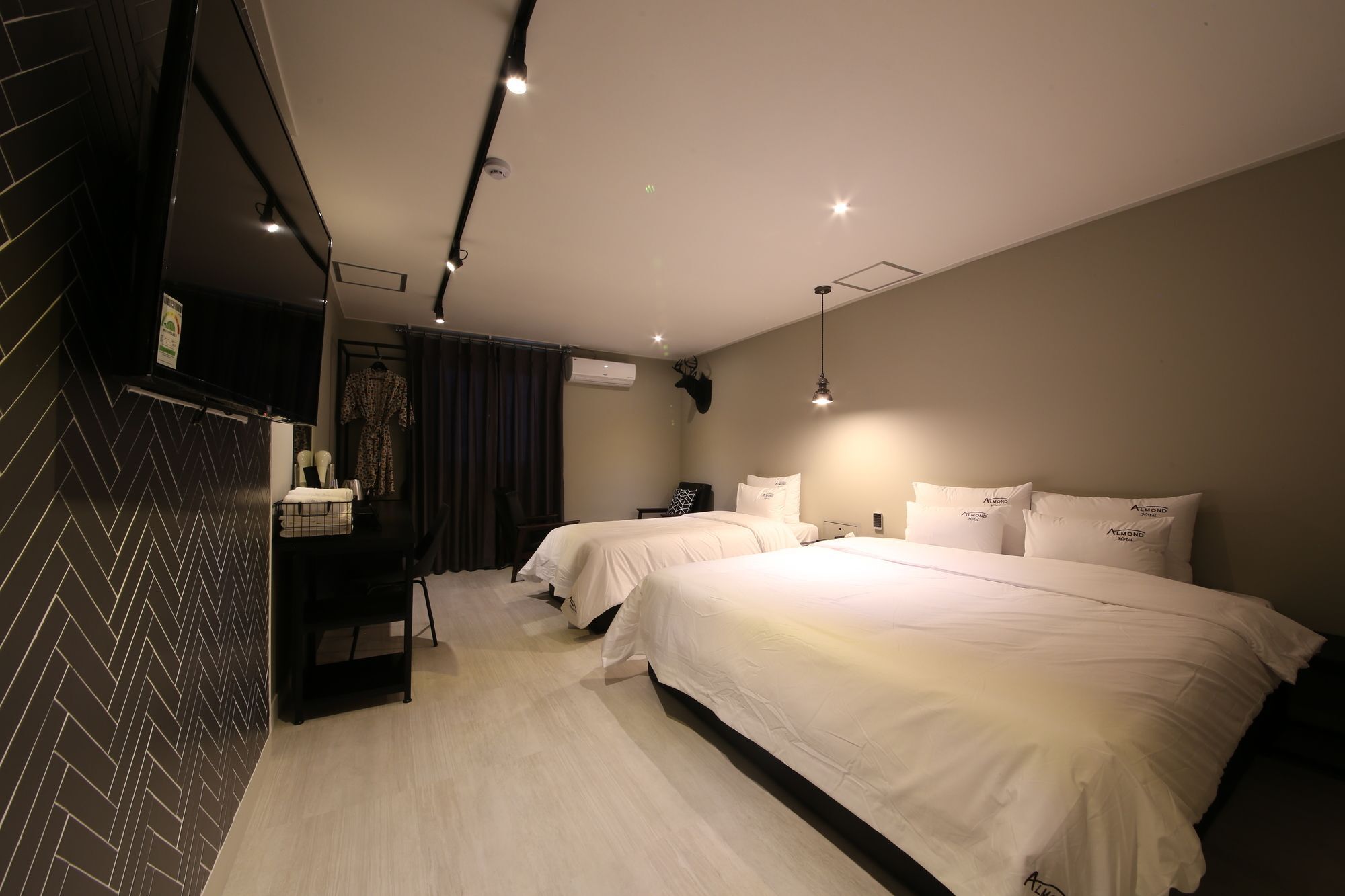 Almond Hotel Gupo Station Busan Exterior foto
